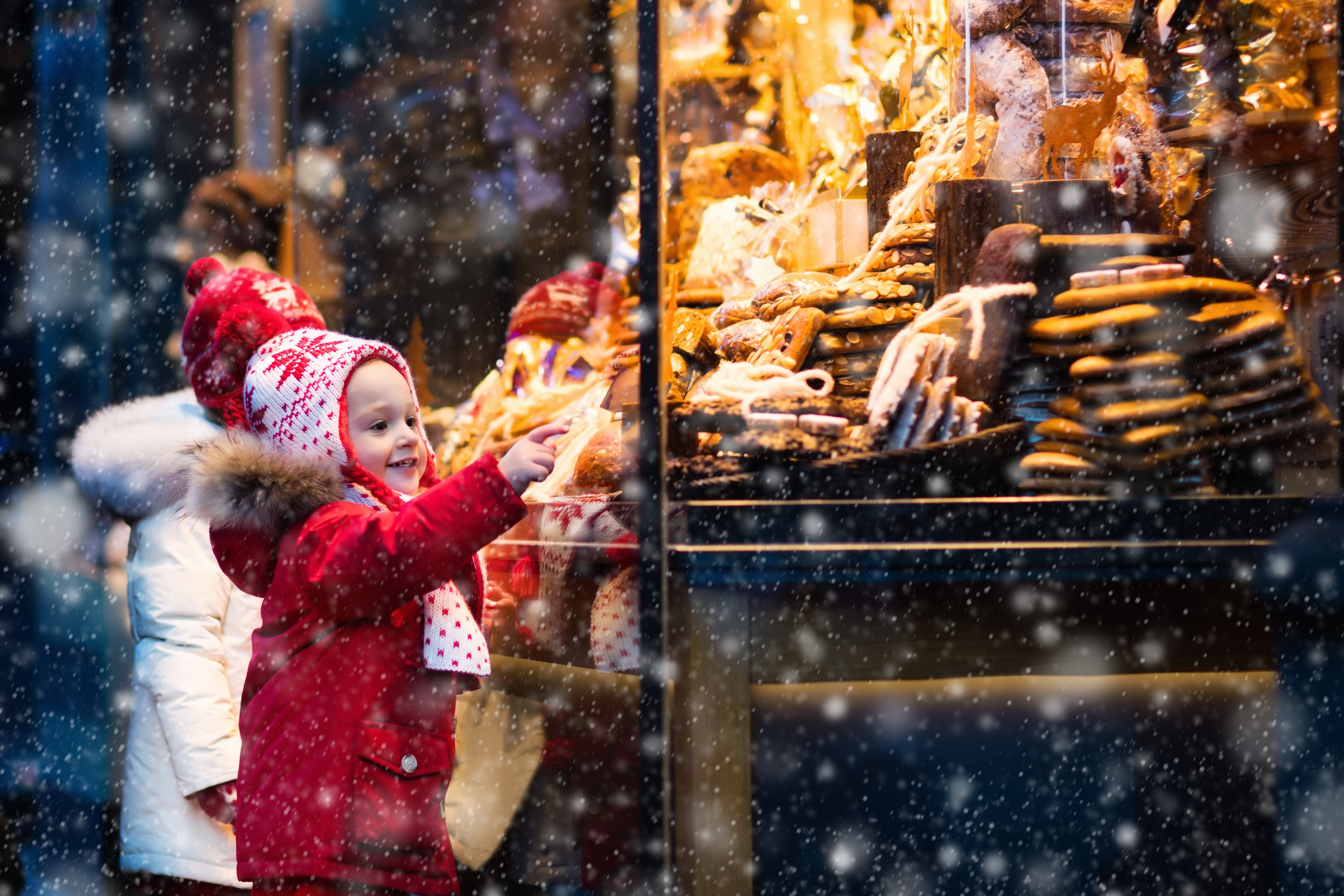 Little girl enjoying a Christmas Market