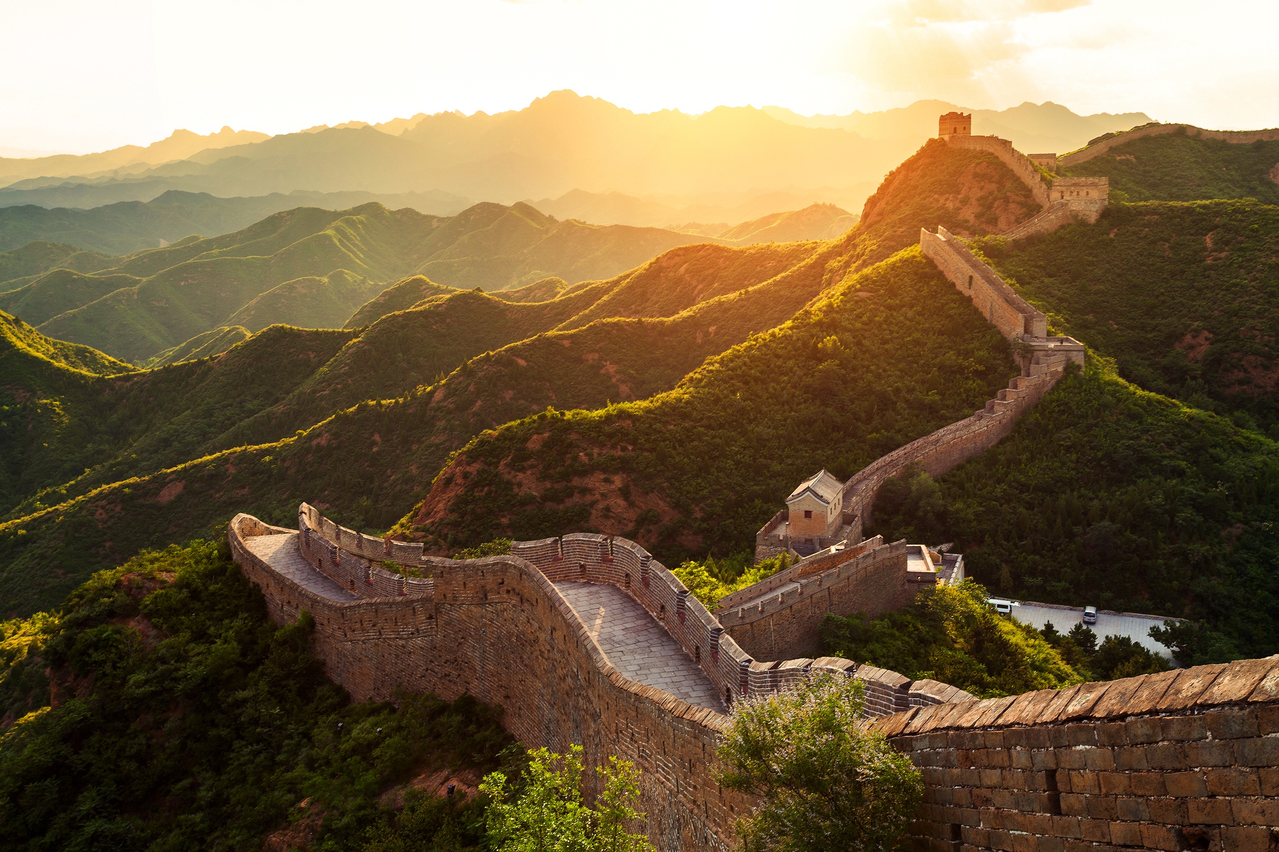 The Great Wall of China is one of the world's wonders.