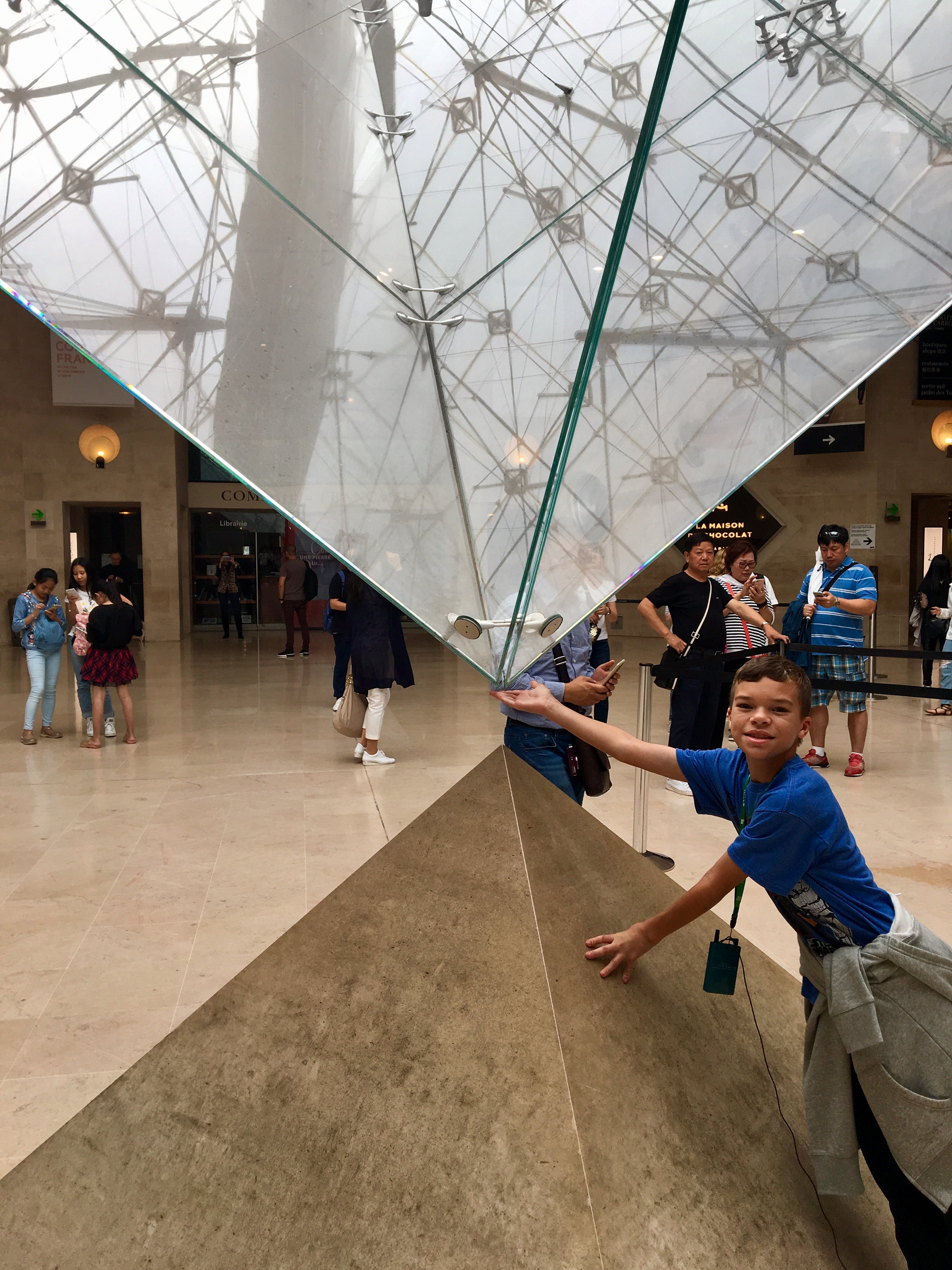 Kids playing at the Louvre in Paris